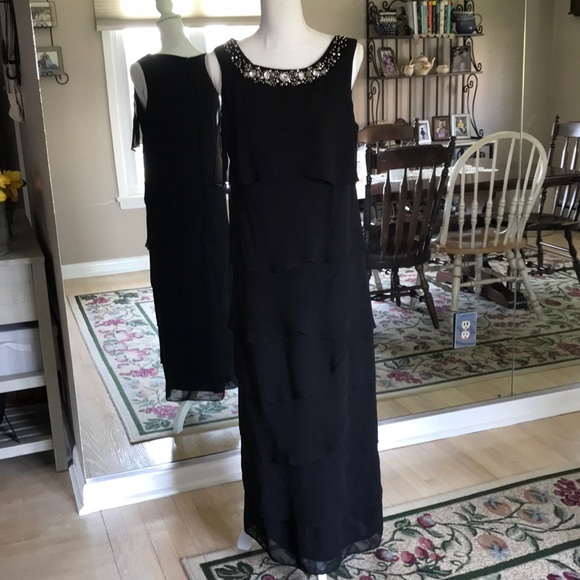 R&M Richards Dresses & Skirts - R&M Richards black, full length gown